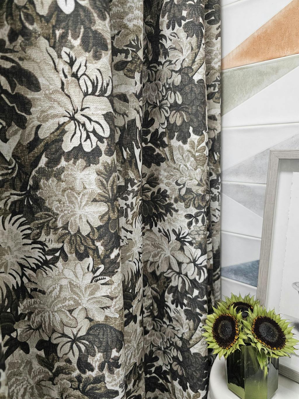 Britt Bengoechea Floral Print bathroom close detail, pleated (5★)